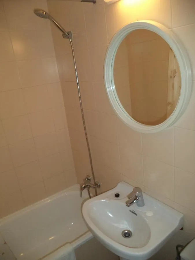 Hostal Cruz Tossa de Mar 0*,